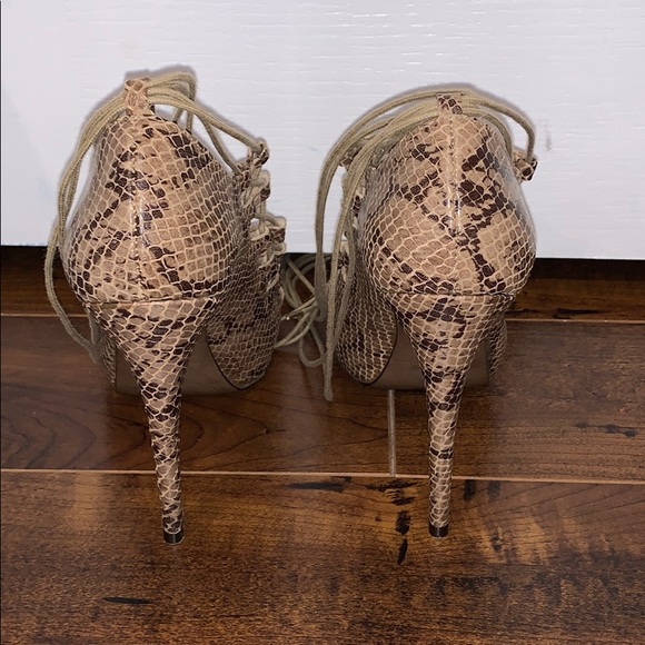 Size 7 Snakeskin heels - Picture 3 of 4